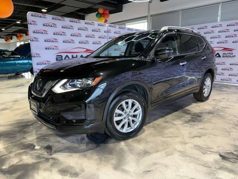 Used 2018 Nissan Rogue SV image 2