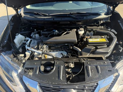 Used 2018 Nissan Rogue SV w/ Premium Package image 26