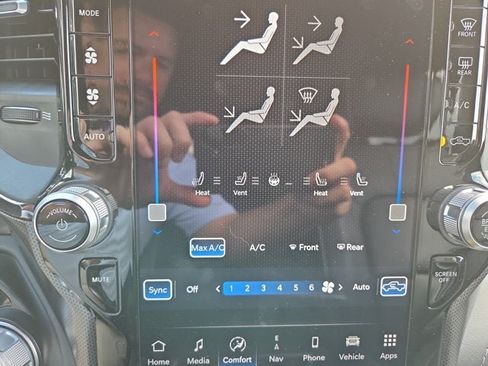 Used 2024 RAM 1500 Limited AWD/4WD image 18