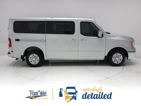 Used 2021 Nissan NV 3500 SL RWD image 2