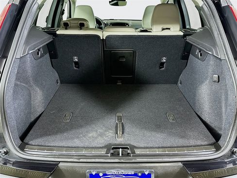 Used 2025 Volvo XC40 B5 Ultra w/ Protection Package image 16