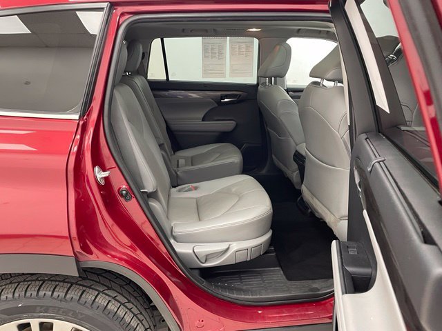 Used 2020 Toyota Highlander Platinum AWD/4WD image 16