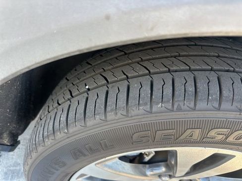 Used 2020 Ford Explorer Platinum image 2