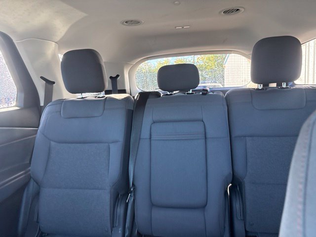 Used 2025 Ford Explorer Active AWD/4WD image 8