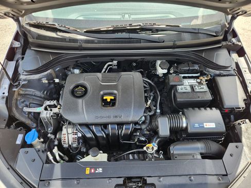 Used 2019 Hyundai Elantra SE image 18
