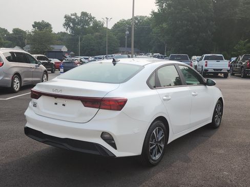 Used 2024 Kia Forte LXS w/ LXS Technology Package FWD image 5