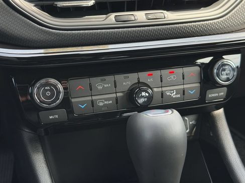 New 2026 Jeep Compass Latitude AWD/4WD image 10