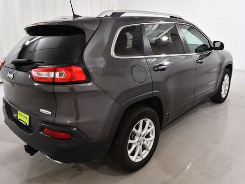 Used 2017 Jeep Cherokee Latitude AWD/4WD image 11