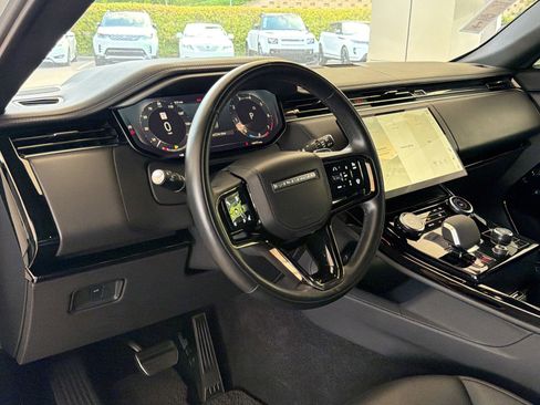 Used 2023 Land Rover Range Rover Sport SE Dynamic image 4