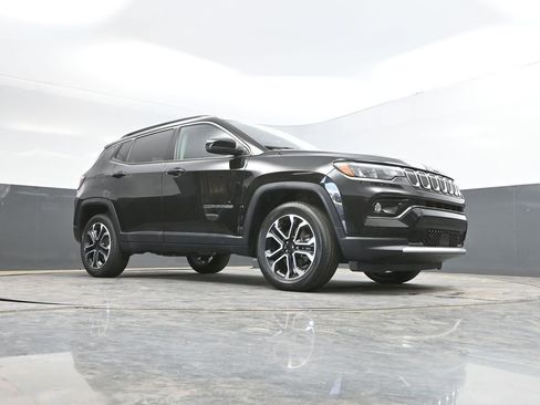 Used 2022 Jeep Compass Limited AWD/4WD image 32