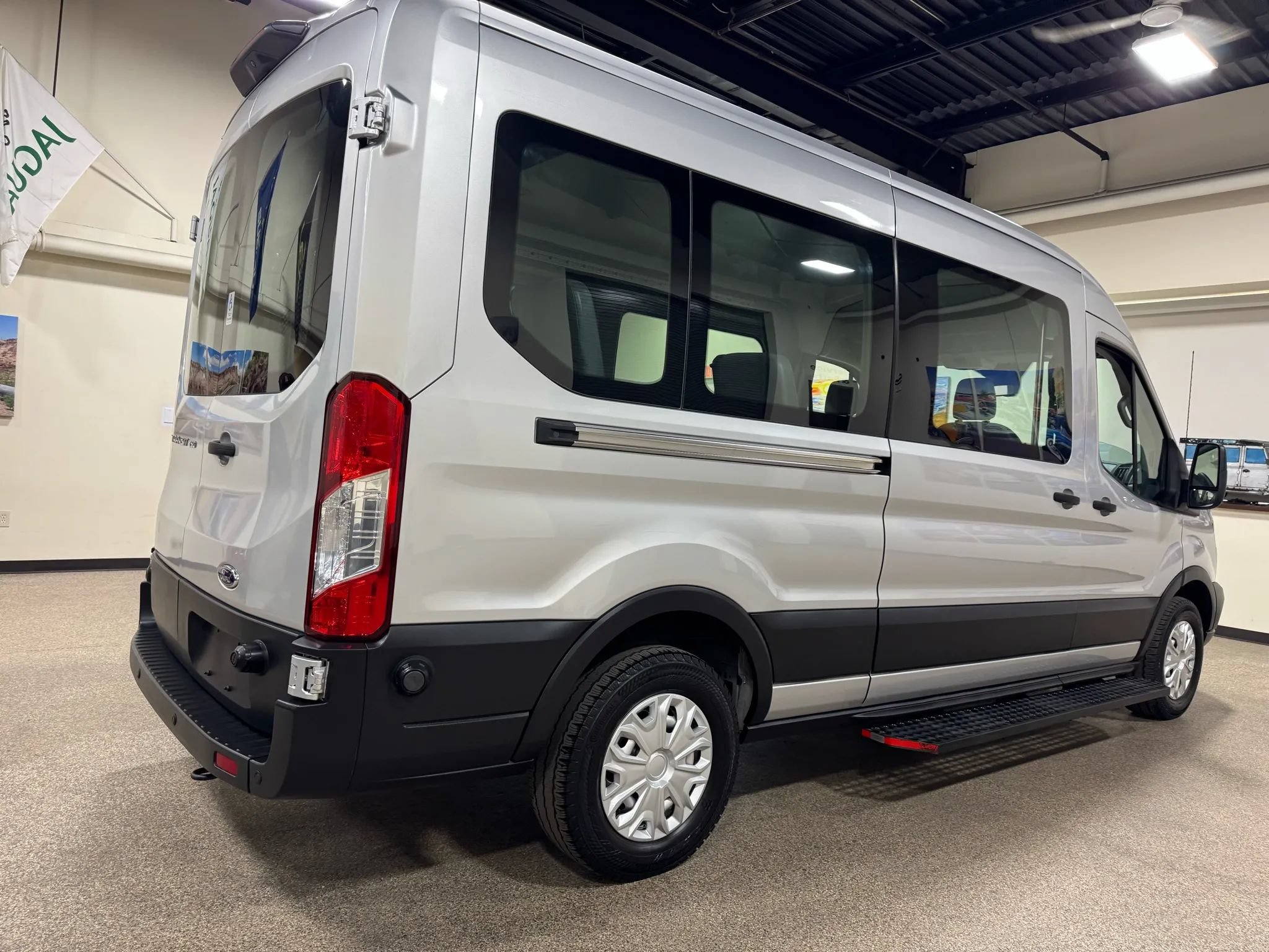 Used 2019 Ford Transit 250 148 Medium Roof RWD image 17
