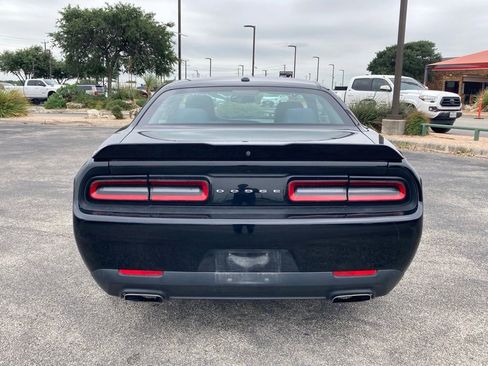 Used 2018 Dodge Challenger SXT RWD image 6