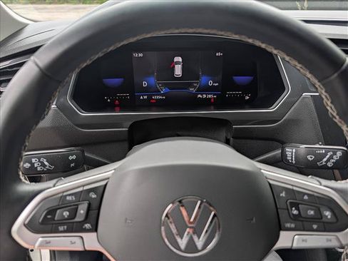 Certified 2023 Volkswagen Tiguan SE w/ Panoramic Sunroof Package FWD image 38