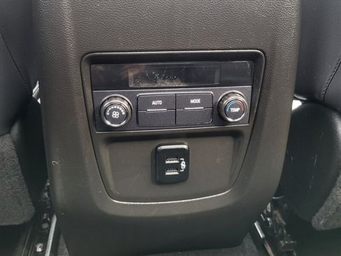 Used 2018 Buick Enclave Essence FWD image 22