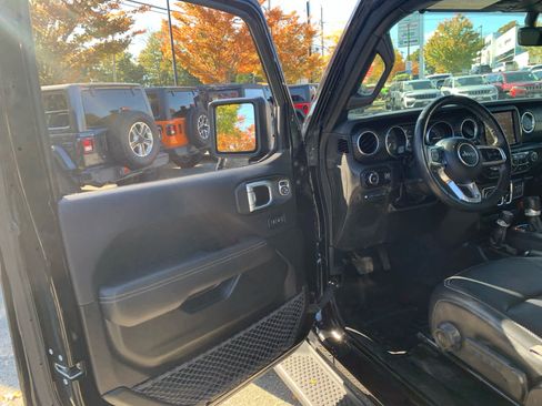 Used 2023 Jeep Wrangler Sahara w/ Cold Weather Group image 15
