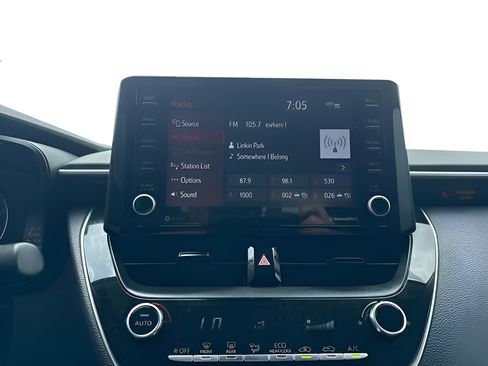 Used 2022 Toyota Corolla LE FWD image 17