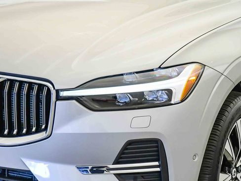 Certified 2023 Volvo XC60 B5 Plus w/ Climate Package AWD/4WD image 9