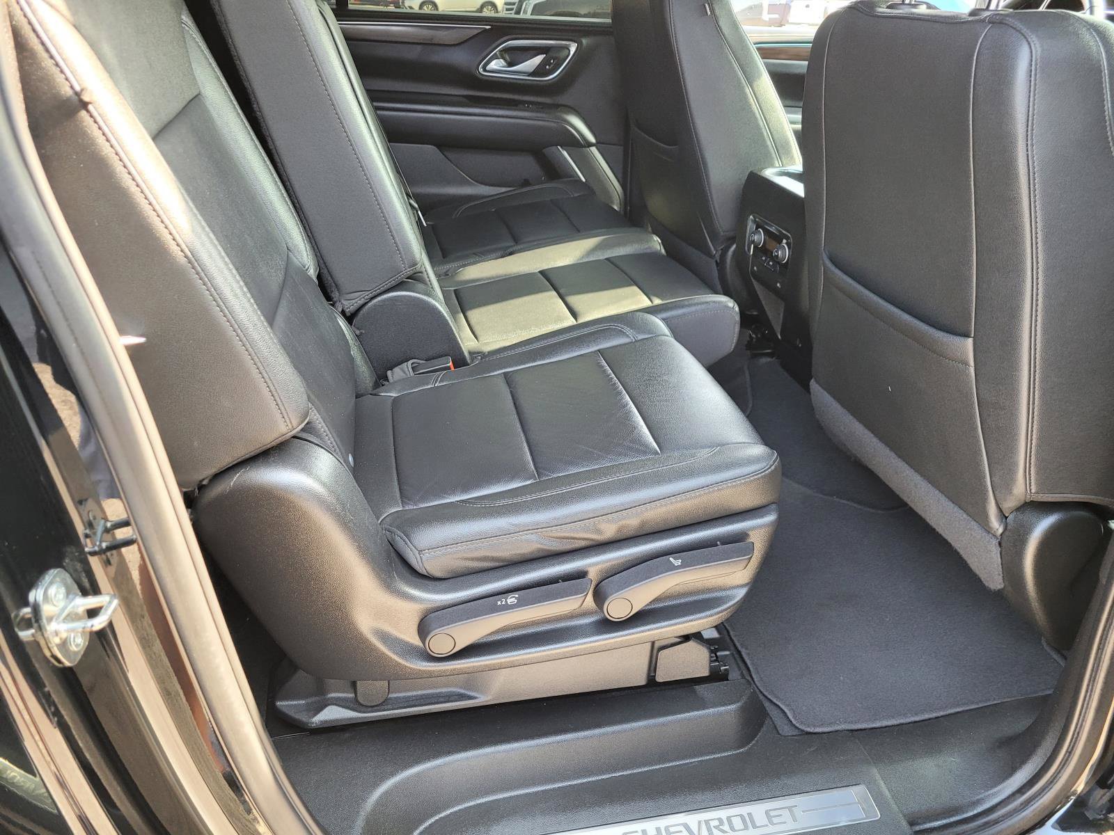 Used 2022 Chevrolet Suburban LT RWD image 12