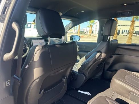 New 2026 Chrysler Pacifica Select FWD image 11
