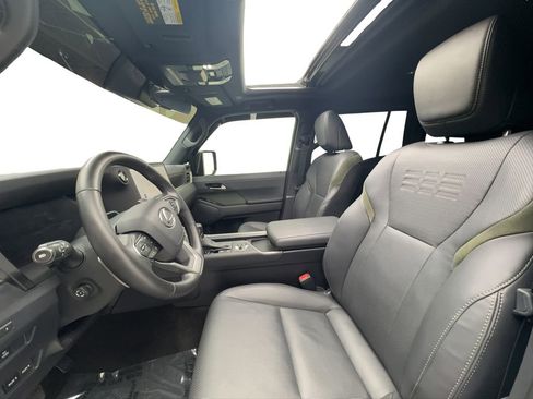 Used 2025 Lexus GX 550 image 21