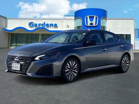 Used 2024 Nissan Altima 2.5 SV image 3