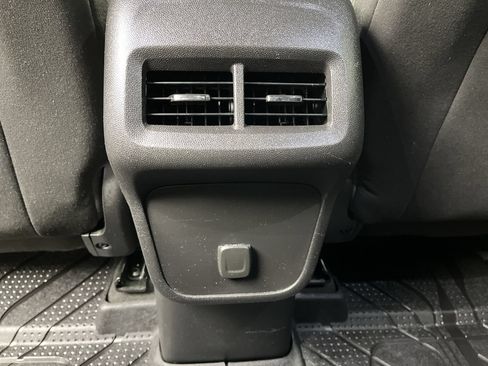 Used 2018 Chevrolet Equinox LT FWD image 11