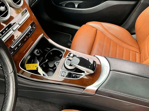 Used 2019 Mercedes-Benz GLC 300 4MATIC image 17