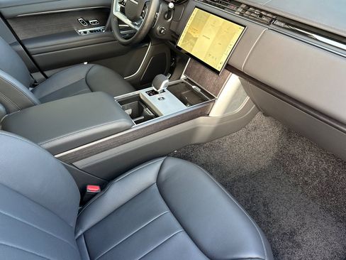 New 2026 Land Rover Range Rover SE image 27