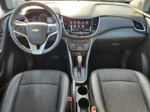 Used 2021 Chevrolet Trax LT w/ LT Convenience Package image 11