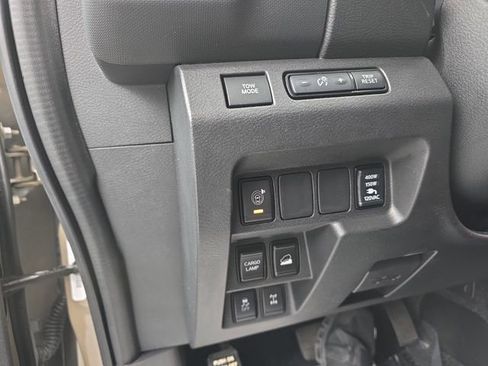 Used 2022 Nissan Frontier PRO-4X image 42