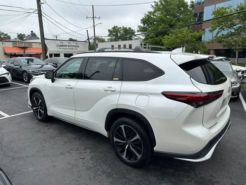 Used 2021 Toyota Highlander XSE AWD/4WD image 10