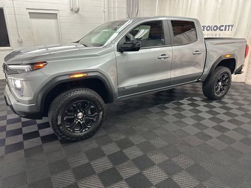 Used 2024 GMC Canyon Elevation w/ Elevation Premium Package image 5