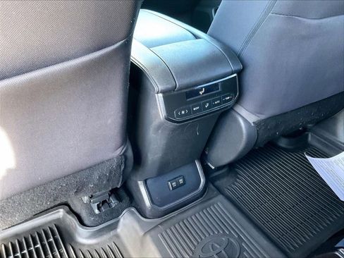 Used 2021 Toyota Highlander LE AWD/4WD image 27