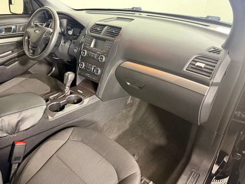 Used 2018 Ford Explorer XLT FWD image 34