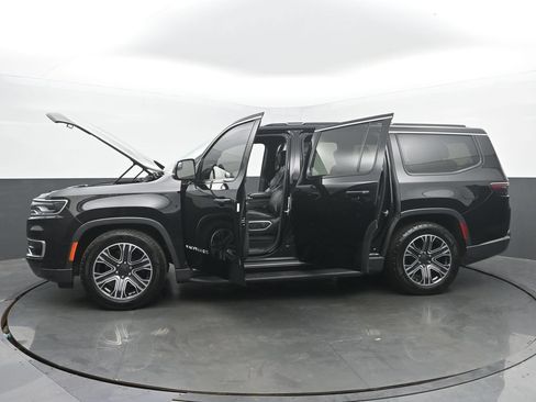 Used 2022 Jeep Wagoneer Series III w/ Flexible Seating Group AWD/4WD image 59