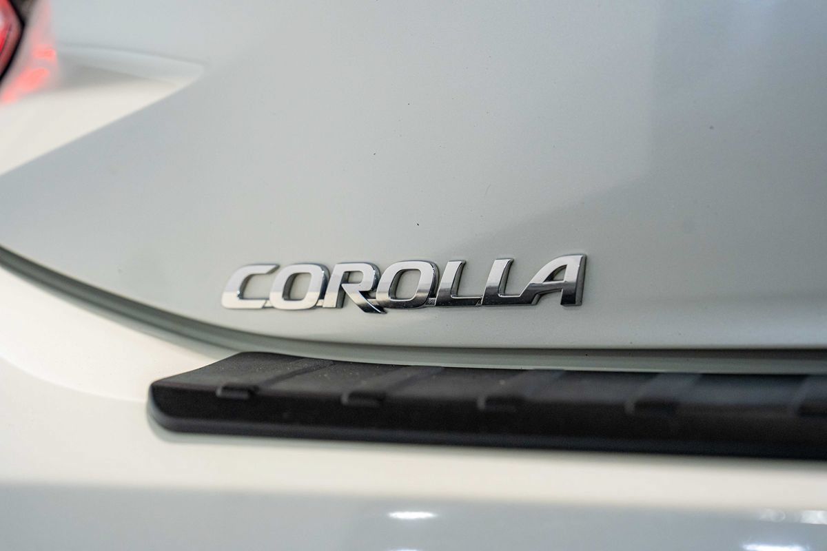 Used 2019 Toyota Corolla XSE FWD image 11