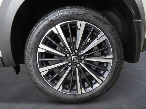 New 2026 Nissan Pathfinder Platinum AWD/4WD image 9