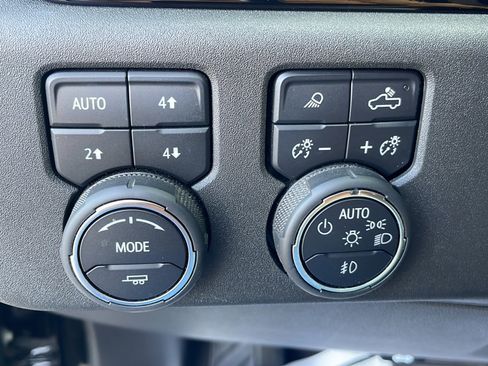 Used 2022 Chevrolet Silverado 1500 High Country w/ Z71 Off-Road Package image 14