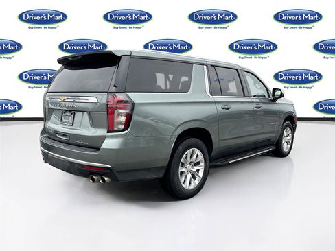 Used 2023 Chevrolet Suburban Premier image 7