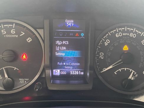 Used 2019 Toyota Tacoma TRD Off-Road AWD/4WD image 30