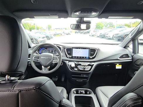 New 2026 Chrysler Pacifica Select image 21