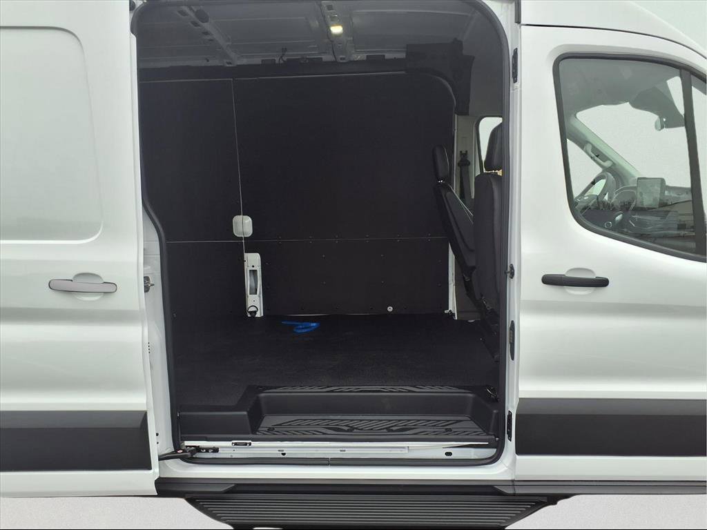 New 2026 Ford Transit 250 148 Medium Roof w/ Load Area Protection Package RWD image 24