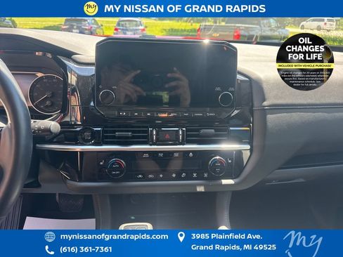 Used 2025 Nissan Pathfinder SL AWD/4WD image 20