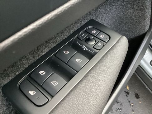 Certified 2026 Volvo XC40 B4 Core FWD image 14