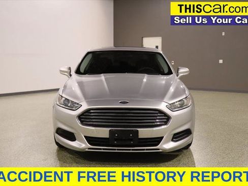 Used 2016 Ford Fusion SE FWD image 3