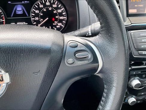 Used 2015 Nissan Pathfinder SV FWD image 17