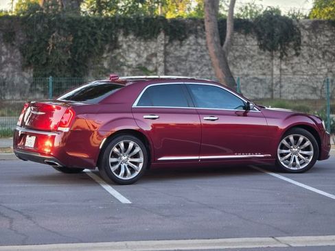 Used 2018 Chrysler 300 Touring w/ Chrome Appearance Package RWD image 6
