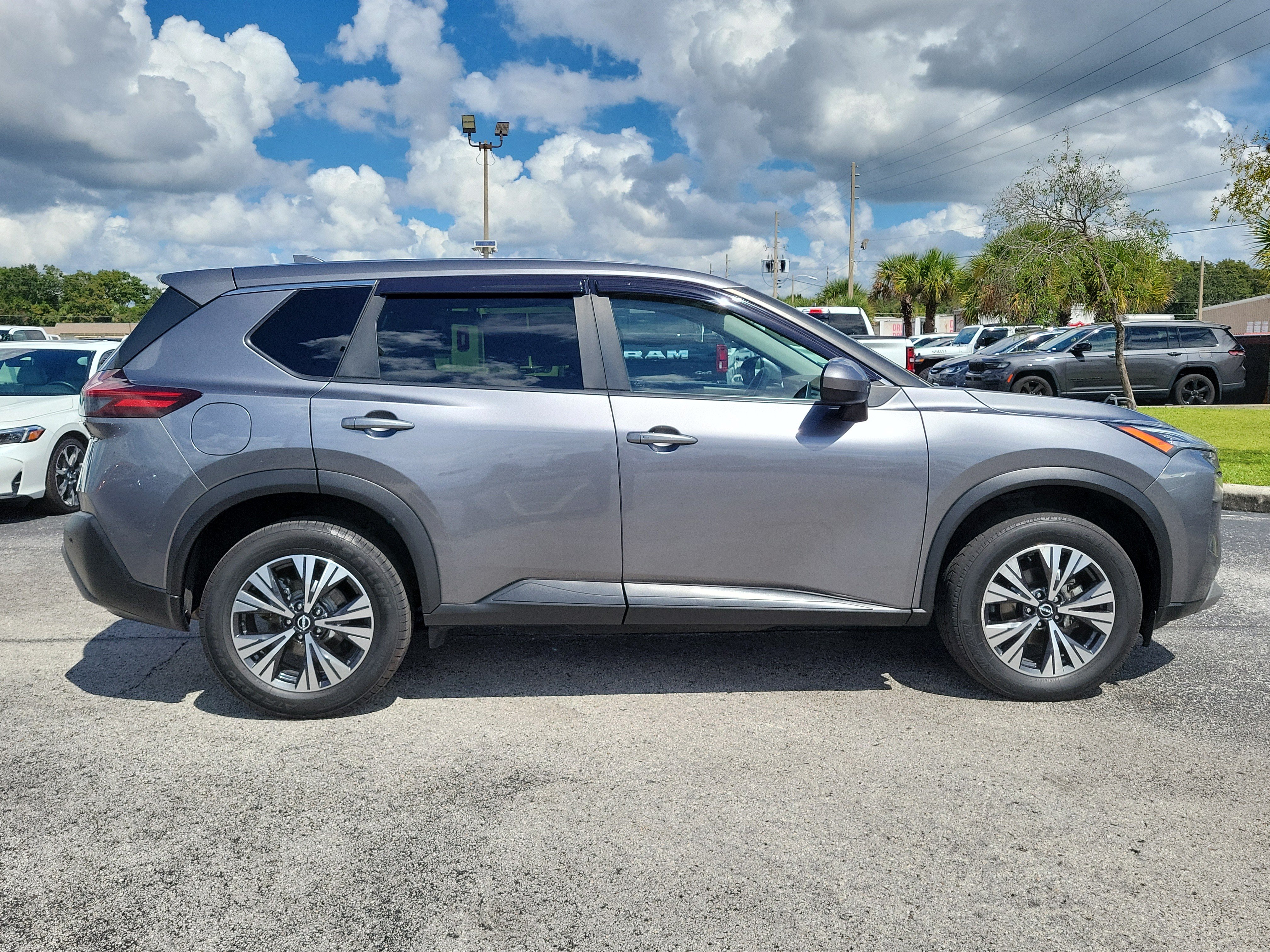 Used 2023 Nissan Rogue SV FWD image 8