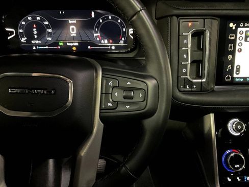 Used 2023 GMC Yukon XL Denali AWD/4WD image 14