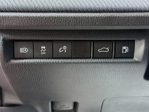 Used 2025 Toyota Camry SE w/ Convenience Package FWD image 10
